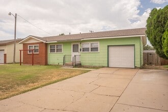 Building Photo - 2411 N Vernon St