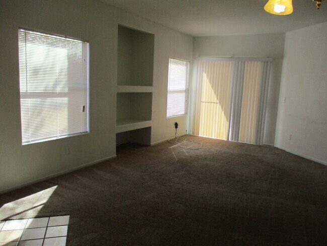 Foto del edificio - 5125 W Reno Ave