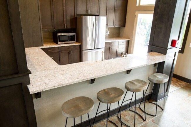 Building Photo - Amazing 1 bedroom with upscale interiors!