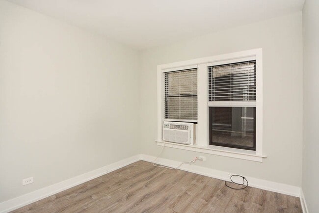 Foto del edificio - 714 W Brompton Ave