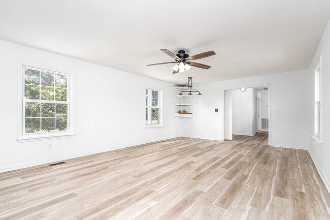 Foto del edificio - 2718 Buckner Ln