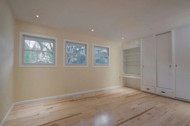 Foto del edificio - 384 Walnut Ln