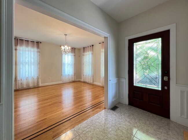 Building Photo - 7 Cider Mill Ln