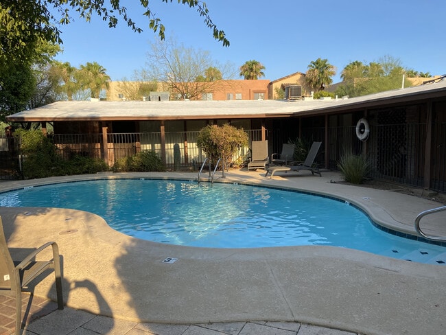 2001-2009 E 7th street - 2001-2009 E 7th street Apartments