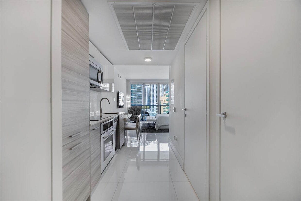 Foto principal - 1300 Brickell Bay Dr