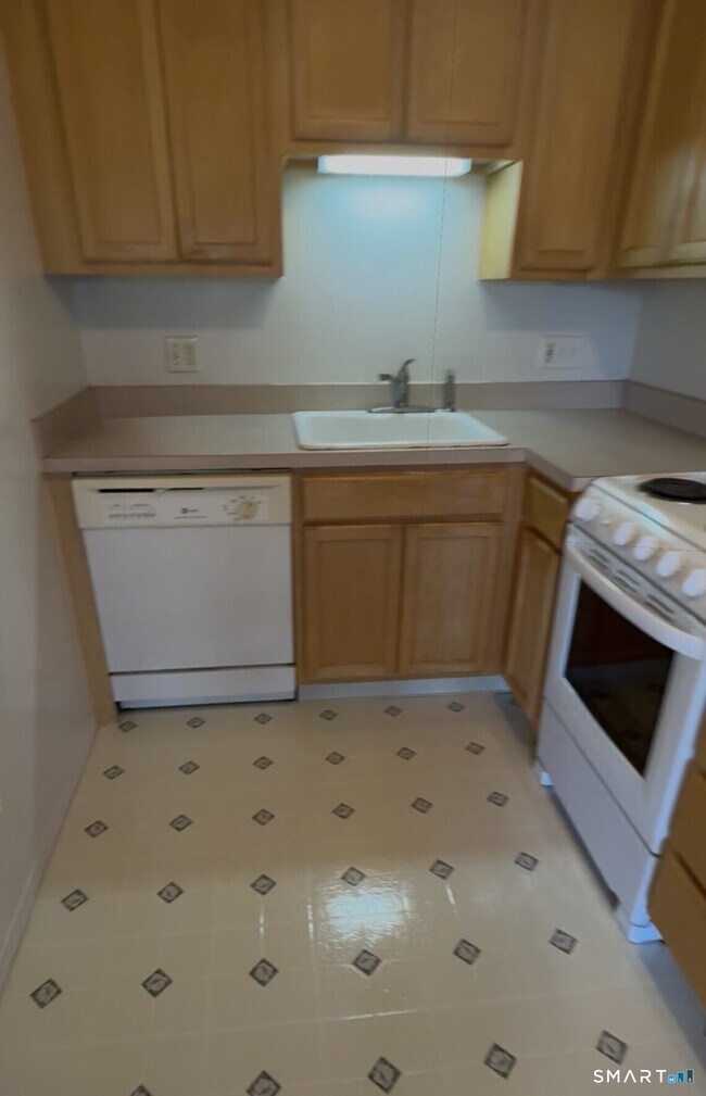 Foto del edificio - 204 Towne House Rd