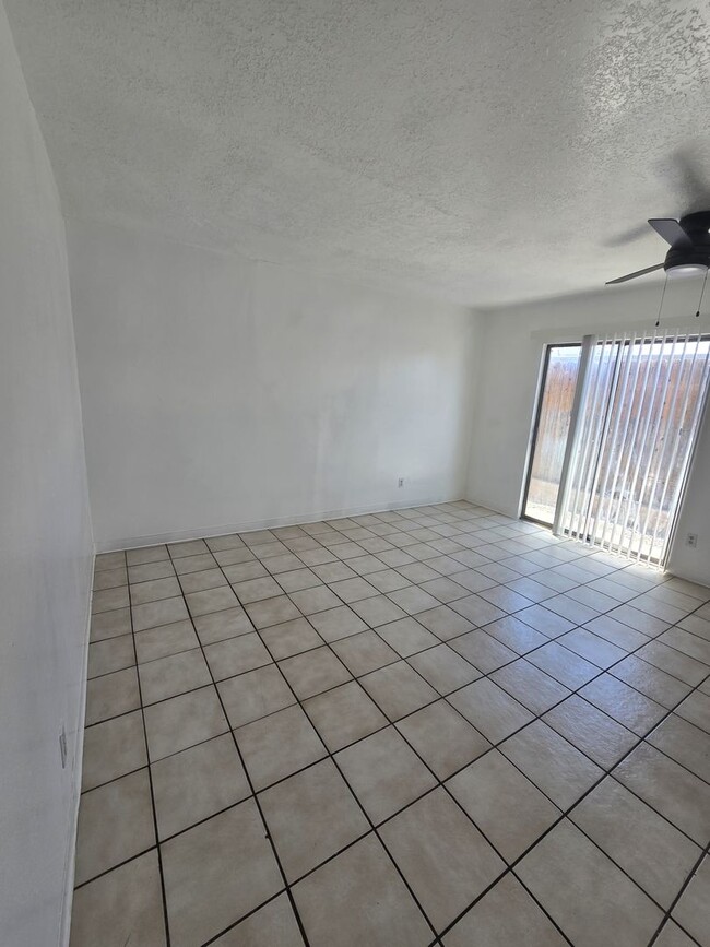 Building Photo - Updated 2 bedroom in Rio Rancho