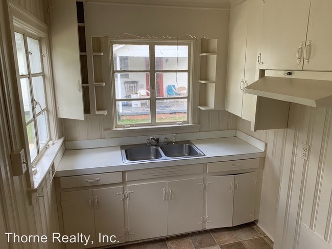 Building Photo - 2 br, 1 bath House - 1014 Nashville Road