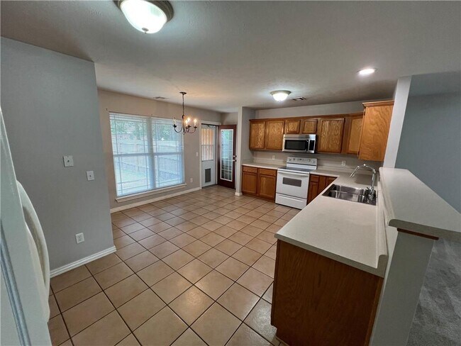 Foto del edificio - 211 Ravenwood Blvd