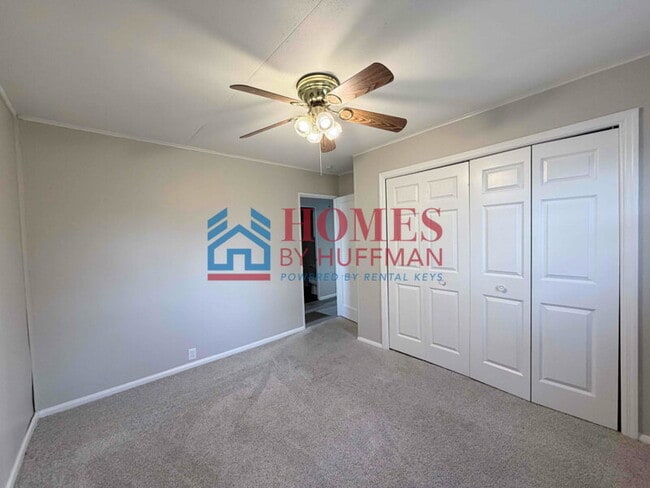 Building Photo - Three Bedroom House | Available for Showings