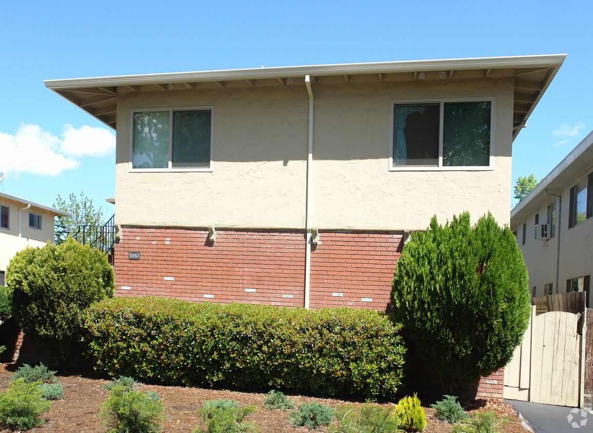 Building Photo - 3061 David Ave