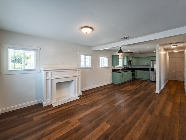 Building Photo - 338 S Benton Way