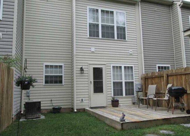 Building Photo - Perfect townhome for rent!