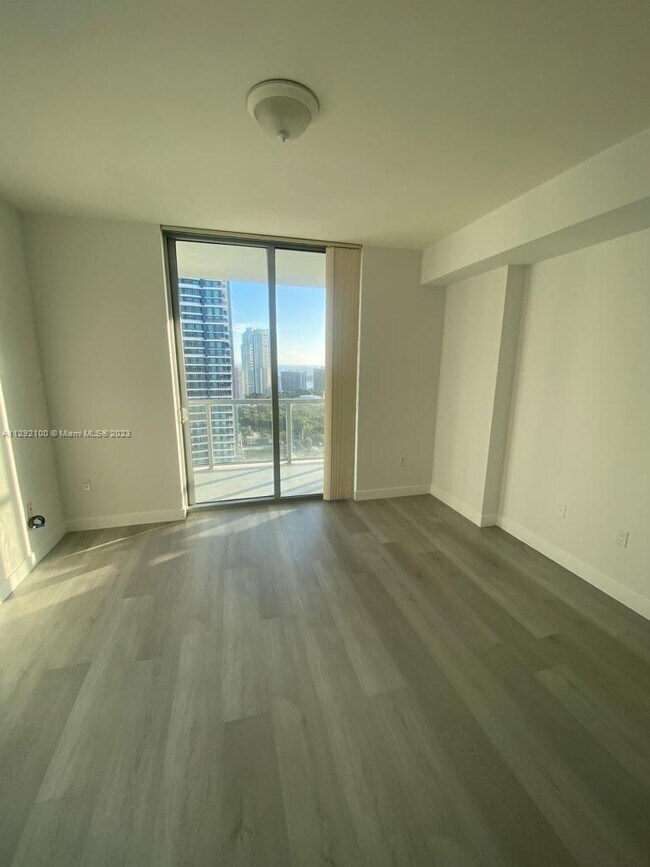 Foto del edificio - 79 SW 12th St