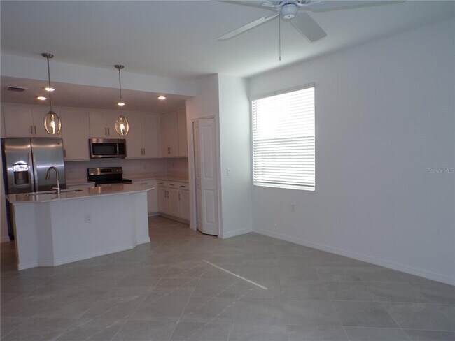Building Photo - 14141 Heritage Landing Blvd
