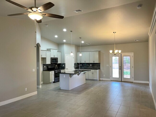 Foto del edificio - Beautiful 3 Bedroom Home in Gated Community!
