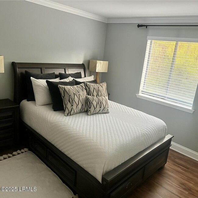 Foto del edificio - 47 Forest Cove Rd