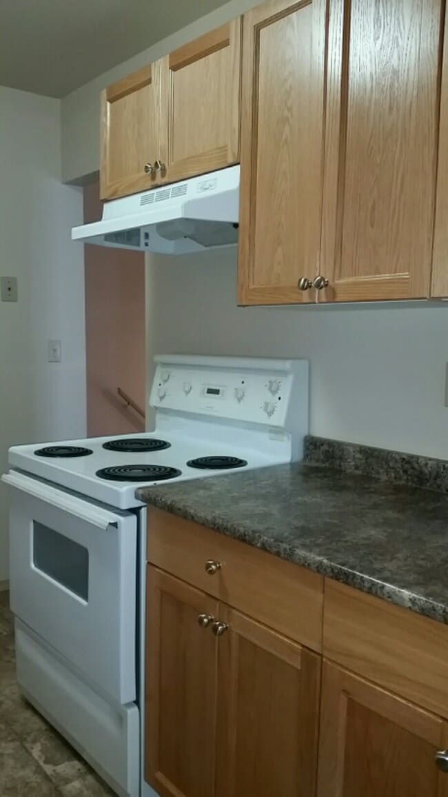 Building Photo - 2 Bed 1.5 Bath Unit in Red Deer, AB