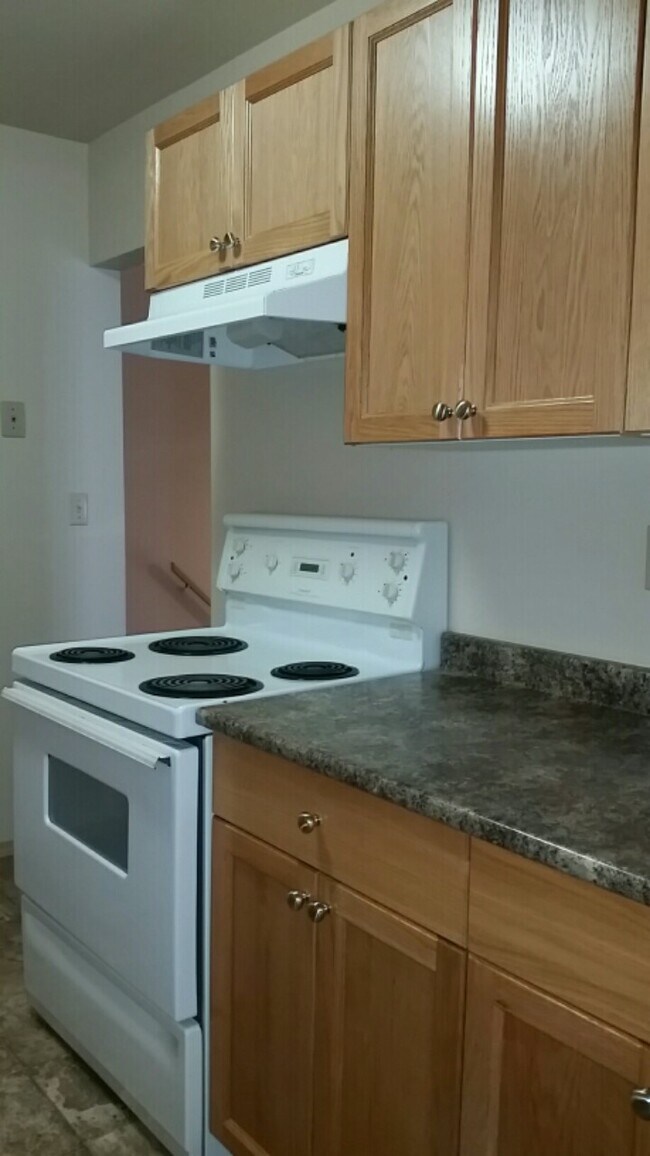 Photo du bâtiment - 2 Bed 1.5 Bath Unit in Red Deer, AB