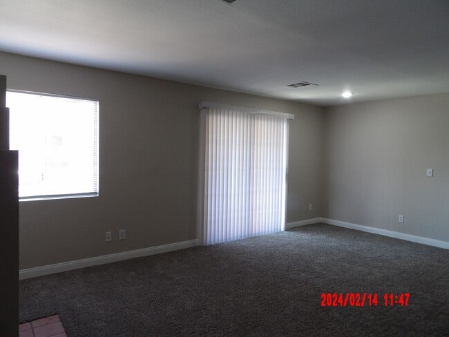 Building Photo - Beautifully remodeled, 2 bedroom/2 baths 2...