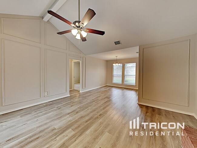 Foto del edificio - 335 Pin Oak Ln