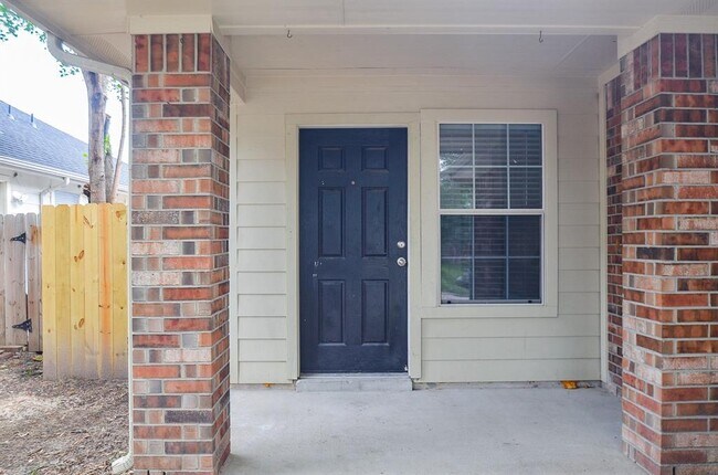 Foto del edificio - 21806 Hemlock Park Dr