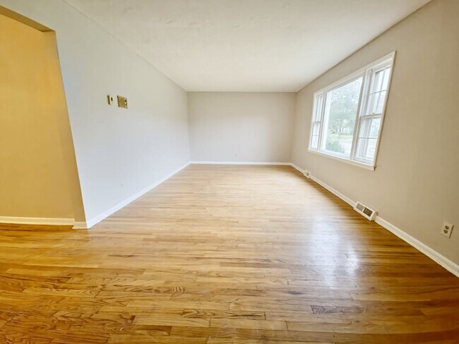 Building Photo - 3427 Westbury Rd