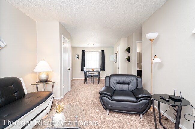 Foto del edificio - 1 br, 1 bath Apartment - 2405 Crescent Drive