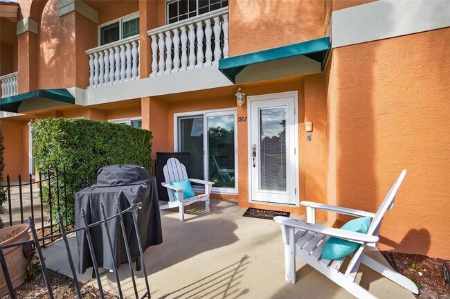 Building Photo - 922 N Shore Dr NE