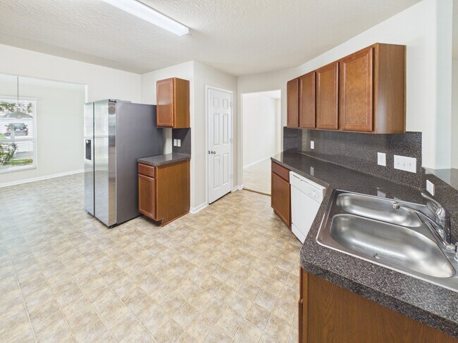 Building Photo - 3319 Apple Dale Dr