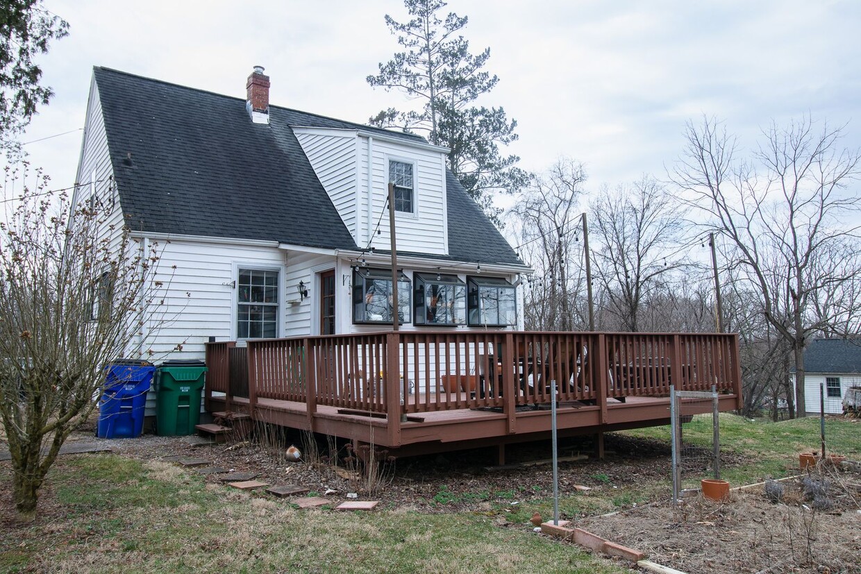 Primary Photo - 411 Giles Rd