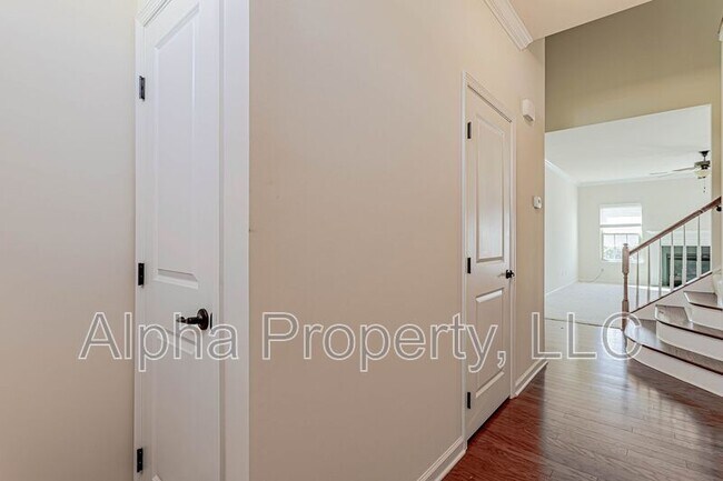 Building Photo - 12 Irvington Dr