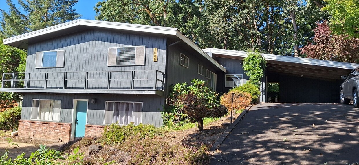Primary Photo - 1606 NW Alta Vista Dr