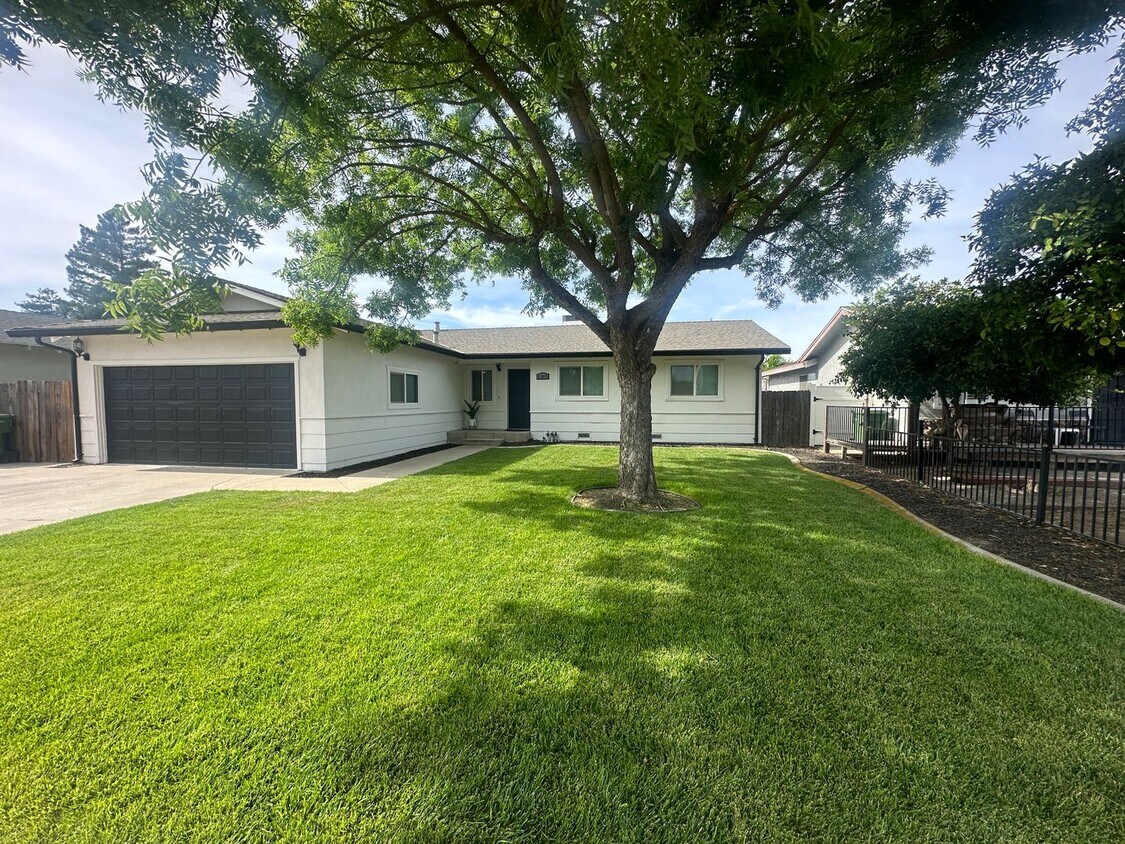 Primary Photo - Yard Maintenance Provided