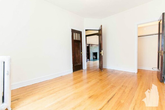 Foto del edificio - 2444 N Sawyer Ave