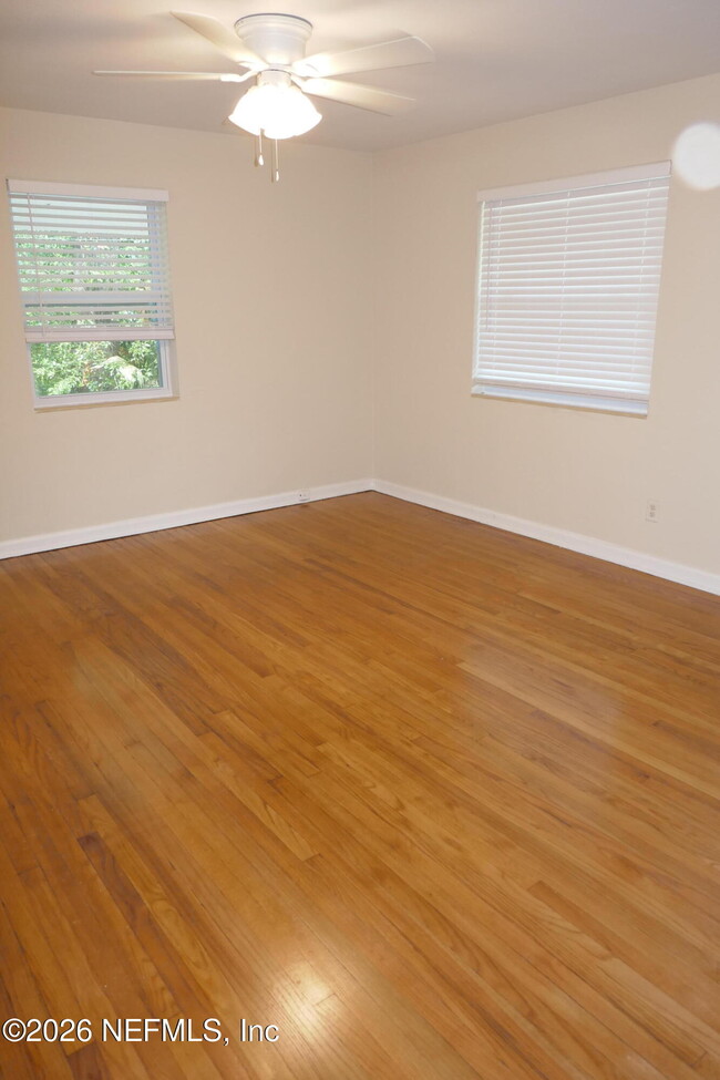 Foto del edificio - 2404 Red Oak Dr