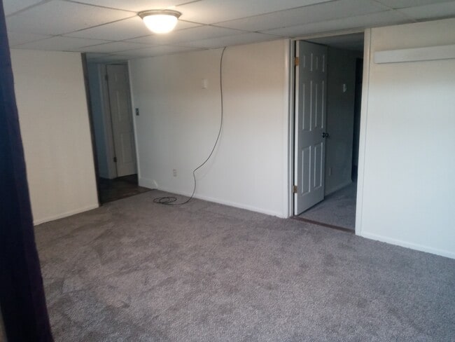 Building Photo - 340 S Wagon Wheel Dr