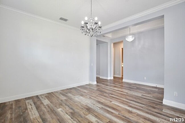 Foto del edificio - Gorgeous 3/2 Spacious Home with a Fenced Backyard and a Detached 2 Car Garage in the Desirable La...