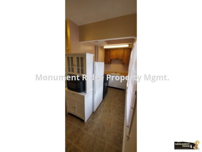 Building Photo - Available Now!  Cute one bedroom apartment...