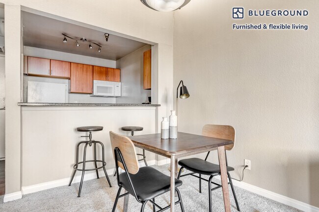 Foto del edificio - 1720 N Fuller Ave