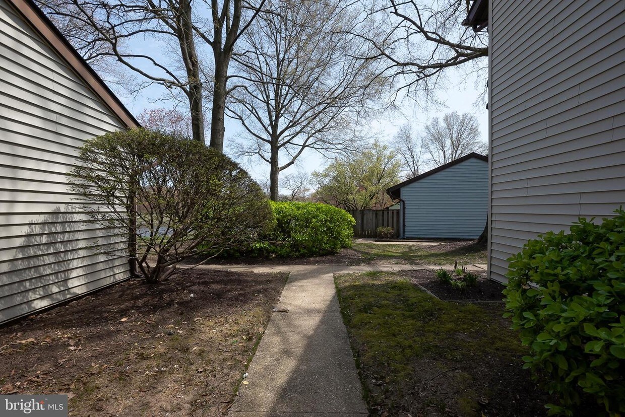 2052 Happy Ln, Crofton, MD 21114 Condo for Rent in Crofton, MD