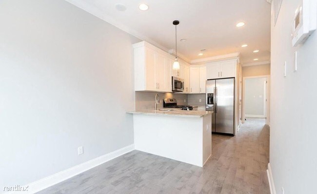Building Photo - 2 br, 2 bath  - 2440 W Jefferson St