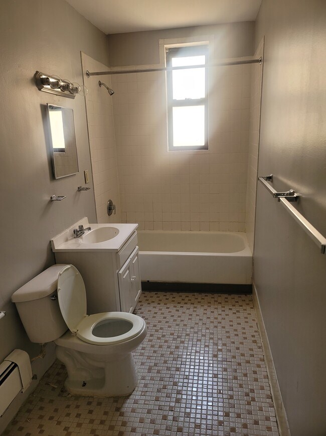 Building Photo - 399 Highland Ave