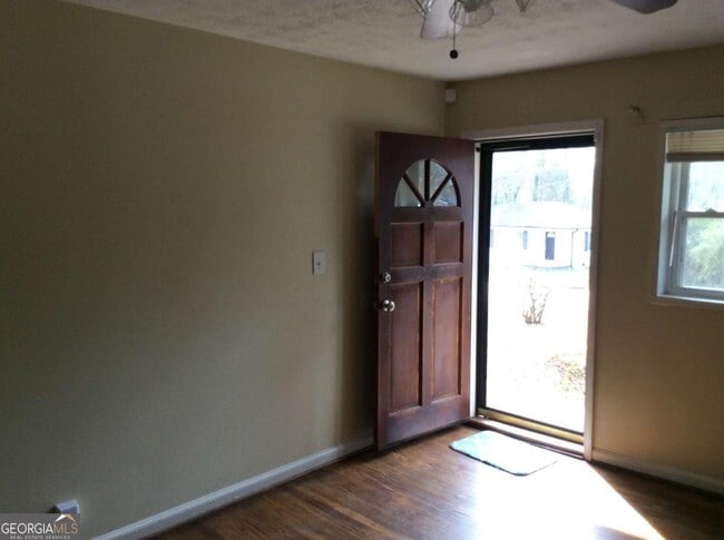 Foto del edificio - 105 E Mimosa Dr