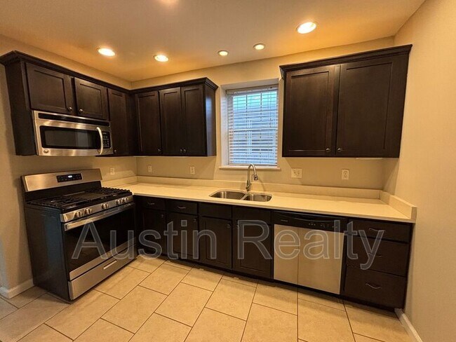 Foto del edificio - 7766 Gissler Ave