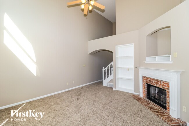Building Photo - 325 Fleets Hill Dr