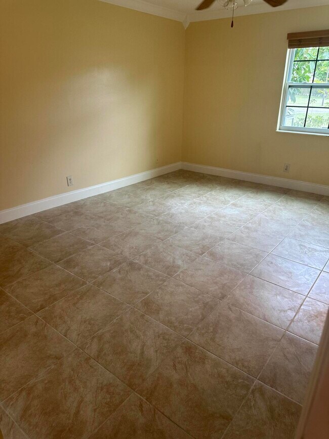 Building Photo - 4459 Oak Terrace Dr