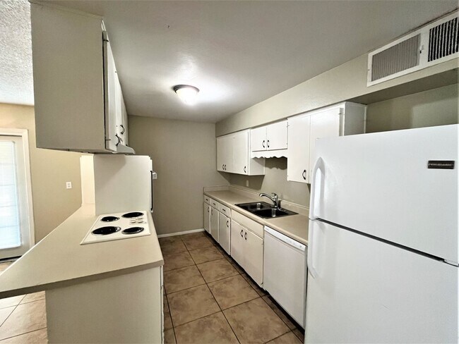 Building Photo - 3201 W Dailey St