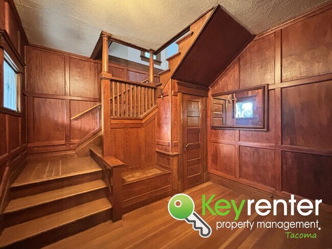 Foto del edificio - Unique 3-Bedroom Tacoma Home with Fenced Y...