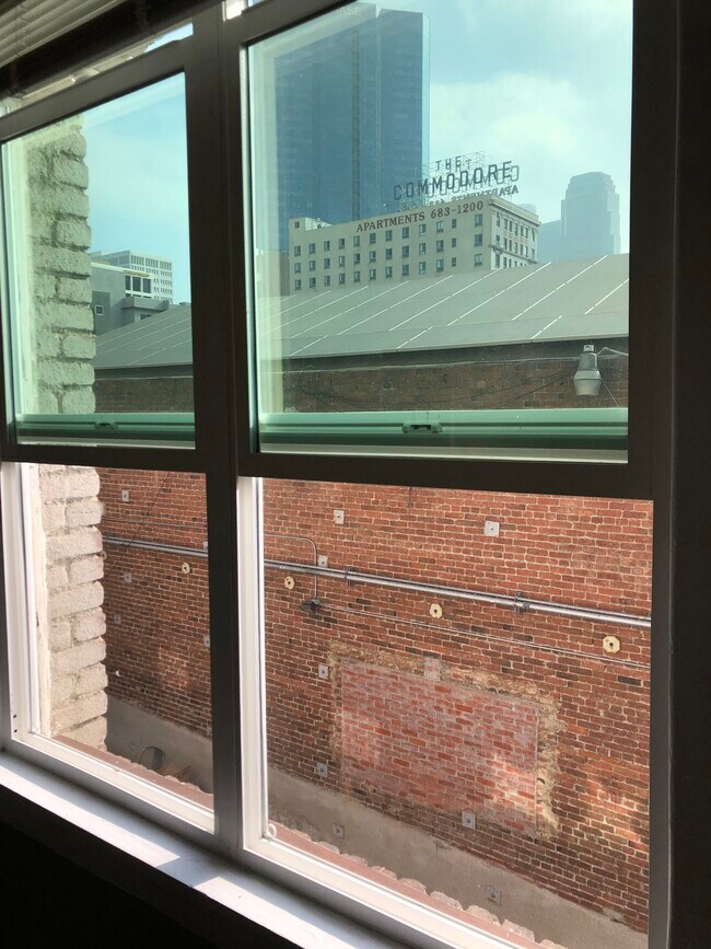 Foto del edificio - 704 Hartford Ave